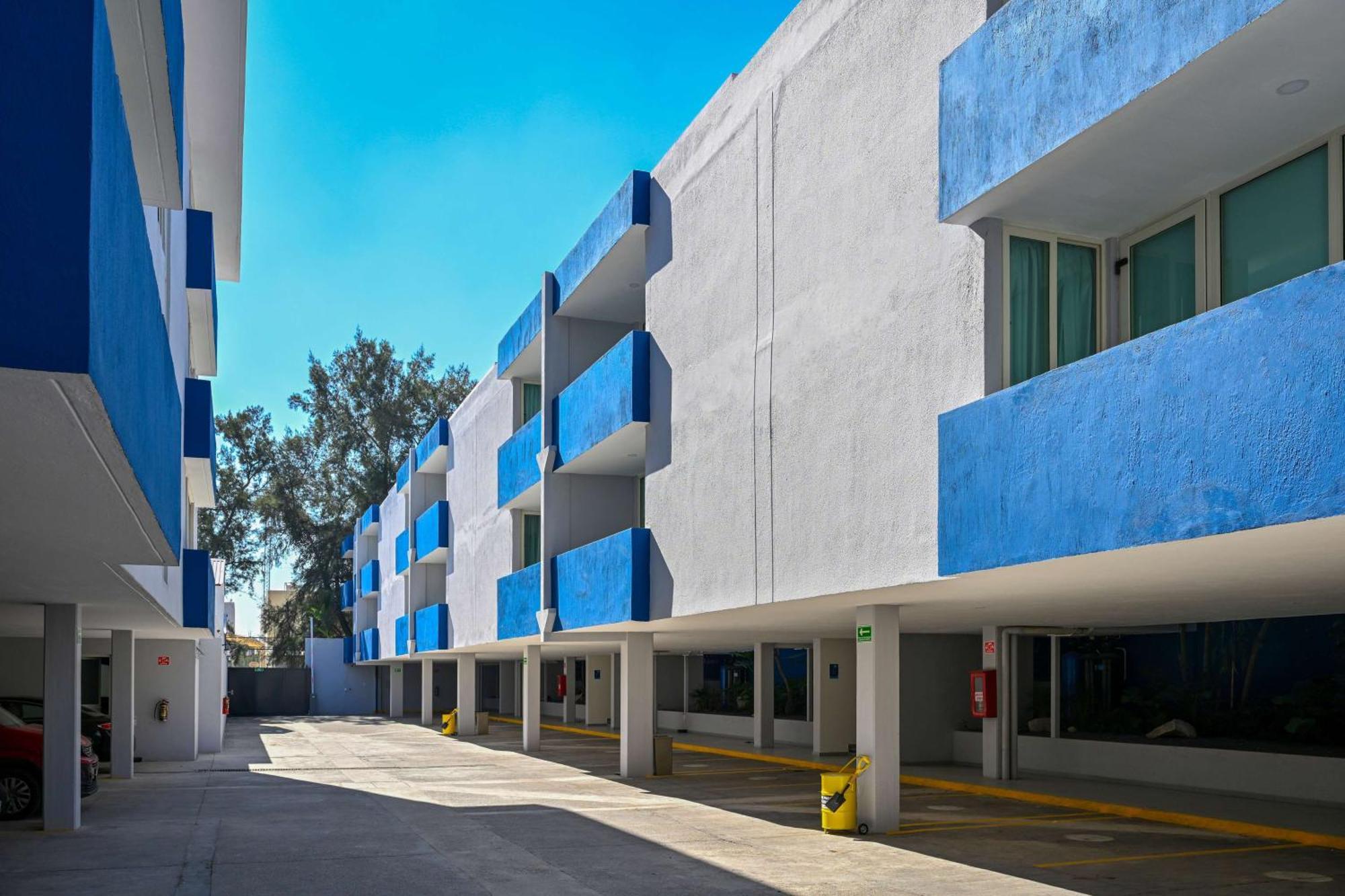 Hotel Vista Express Guadalajara Expo Surestay Collection By Bw 4*
